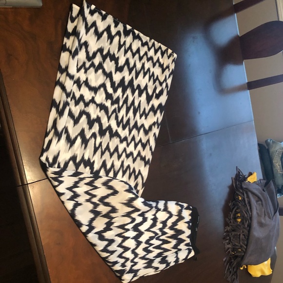 Ark and co. Chevron palazzo pants. - Picture 2 of 3